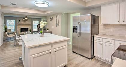 11 Mi to Holiday at Arboretum! Home w/ Hot Tub