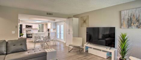 House (5 Bedrooms) | Interior