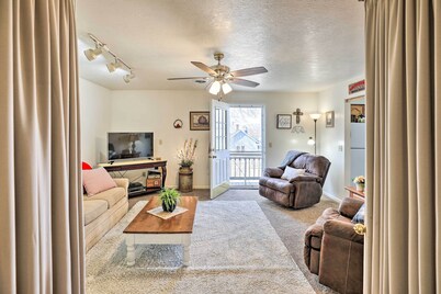 Akron Apartment w/ Balcony - Hunting Nearby!