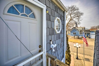 Akron Apartment w/ Balcony - Hunting Nearby!