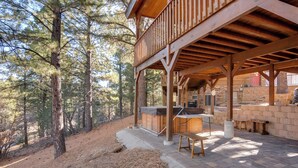 A wooden cabin with a deck, stone walls, and a fireplace. - The Bridgeway Casita - Apt Near Natl Parks (Duck Creek Village)