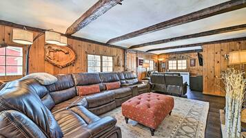 House (5 Bedrooms) | Interior