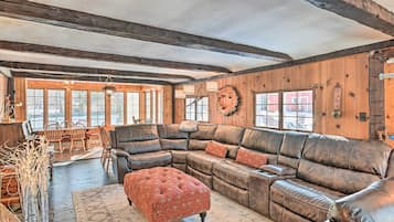 House (5 Bedrooms) | Interior