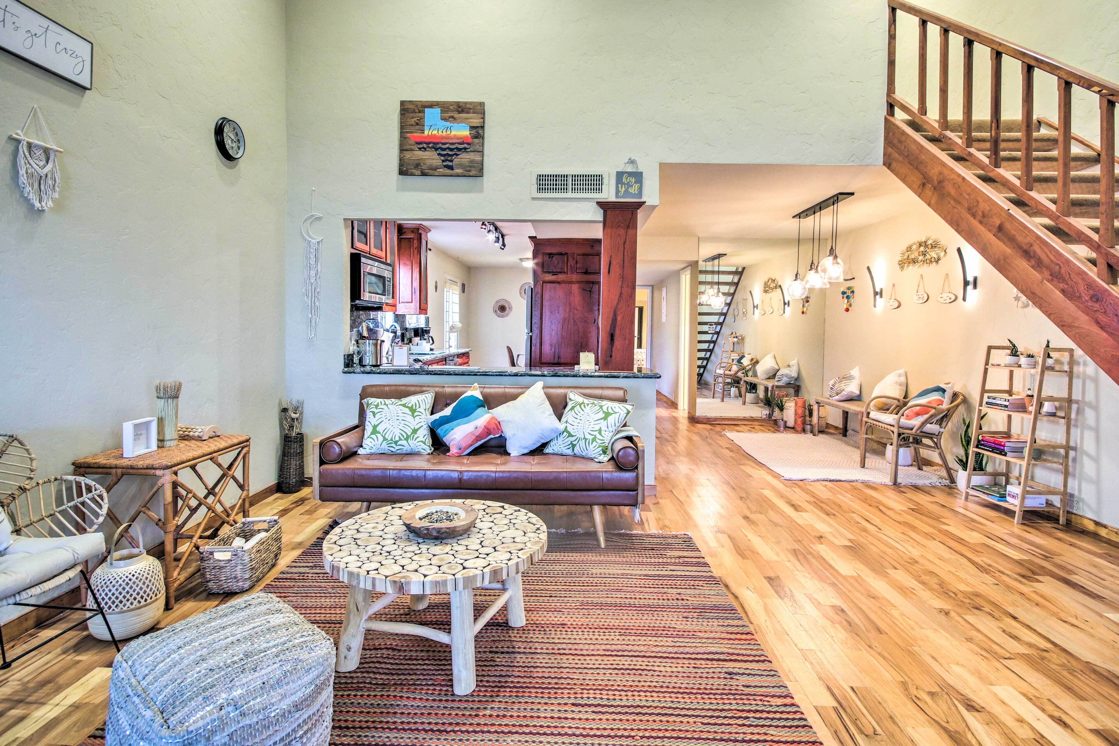 Charming Condo w/ Pool Access ~ 9 Mi to Dtwn!