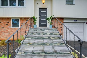 House (1 Bedroom) | Interior - Bay Shore Vacation Rental ~ 7 Mi to the Beach (Bay Shore)