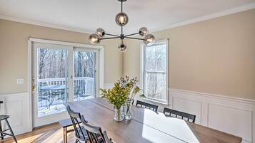 House (5 Bedrooms) | Interior