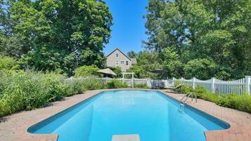 House (5 Bedrooms) | Front of property