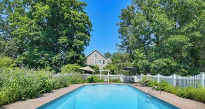 Heated Pool, 6 Acres: Beacon Area Vacation Rental