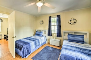 House (3 Bedrooms) | Interior - Charming Beaufort Getaway: Walk to the Waterfront! (Beaufort)