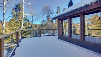 House (5 Bedrooms) | Interior