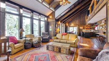 House (5 Bedrooms) | Interior