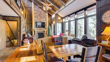 House (5 Bedrooms) | Interior