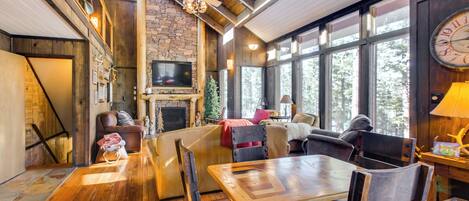 House (5 Bedrooms) | Interior