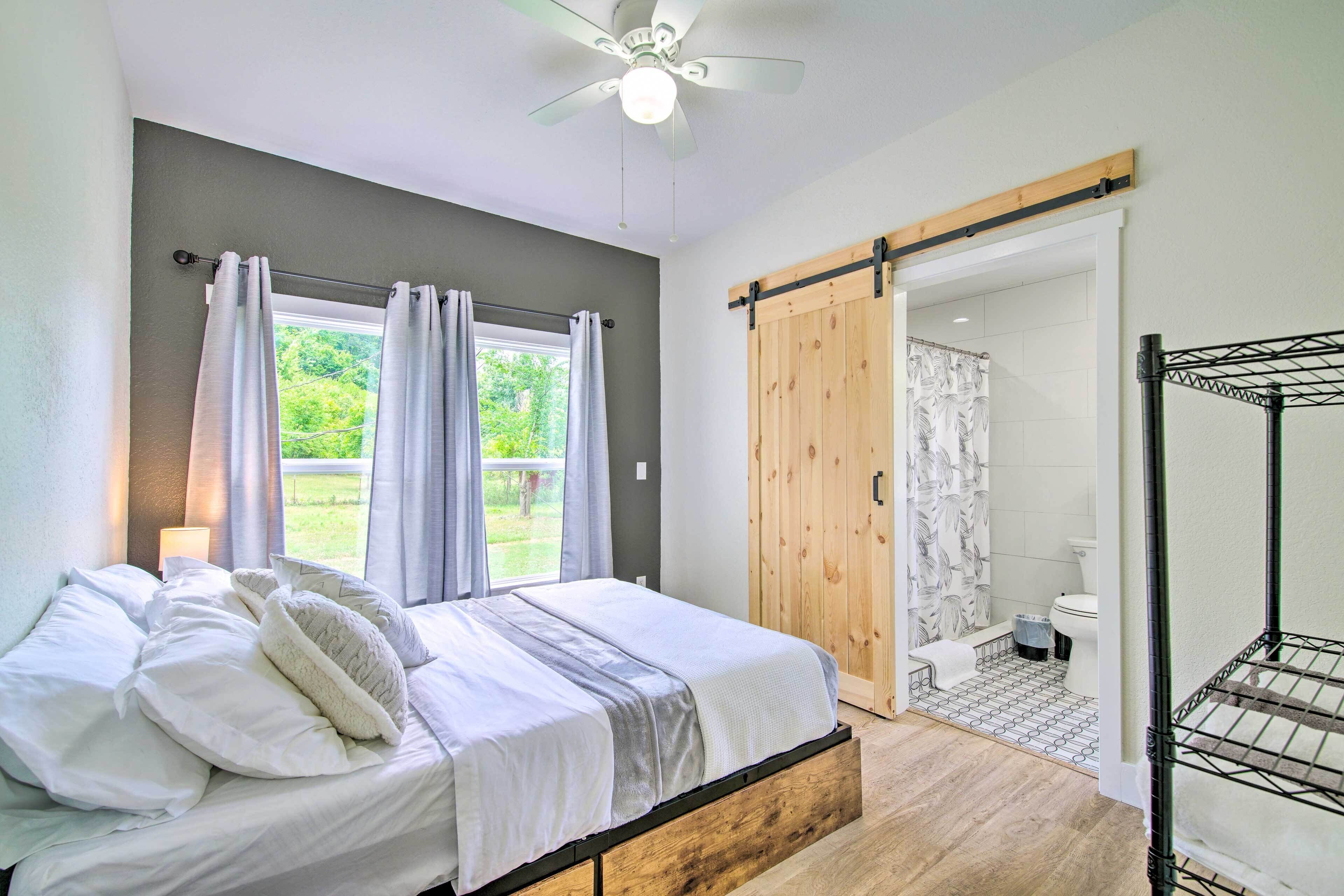 Bright Home w/ Fire Pit, Near Back 40 Trail!