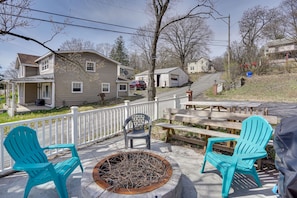 Outdoor dining - Catskill Vacation Rental: Private Deck & Fire Pit (Catskill)