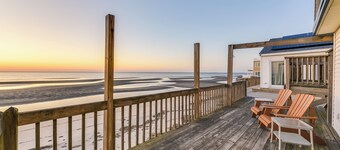 Private Beach Access! Bayfront Cape May Cottage