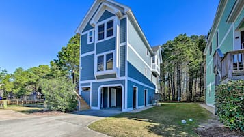 Apartment (4 Bedrooms) | Front of property