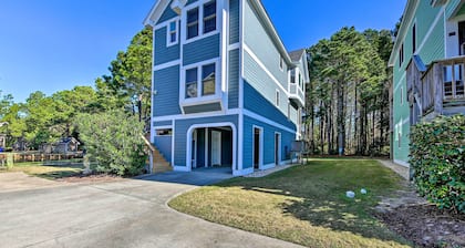 Coastal Home w/ Community Pool < 2 Miles to Beach!