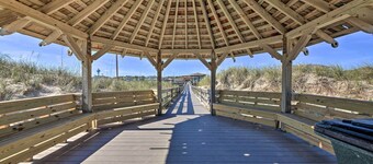 Coastal Home w/ Community Pool < 2 Miles to Beach!