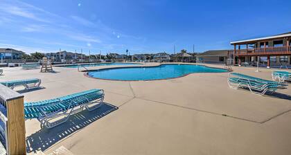 Coastal Home w/ Community Pool < 2 Miles to Beach!