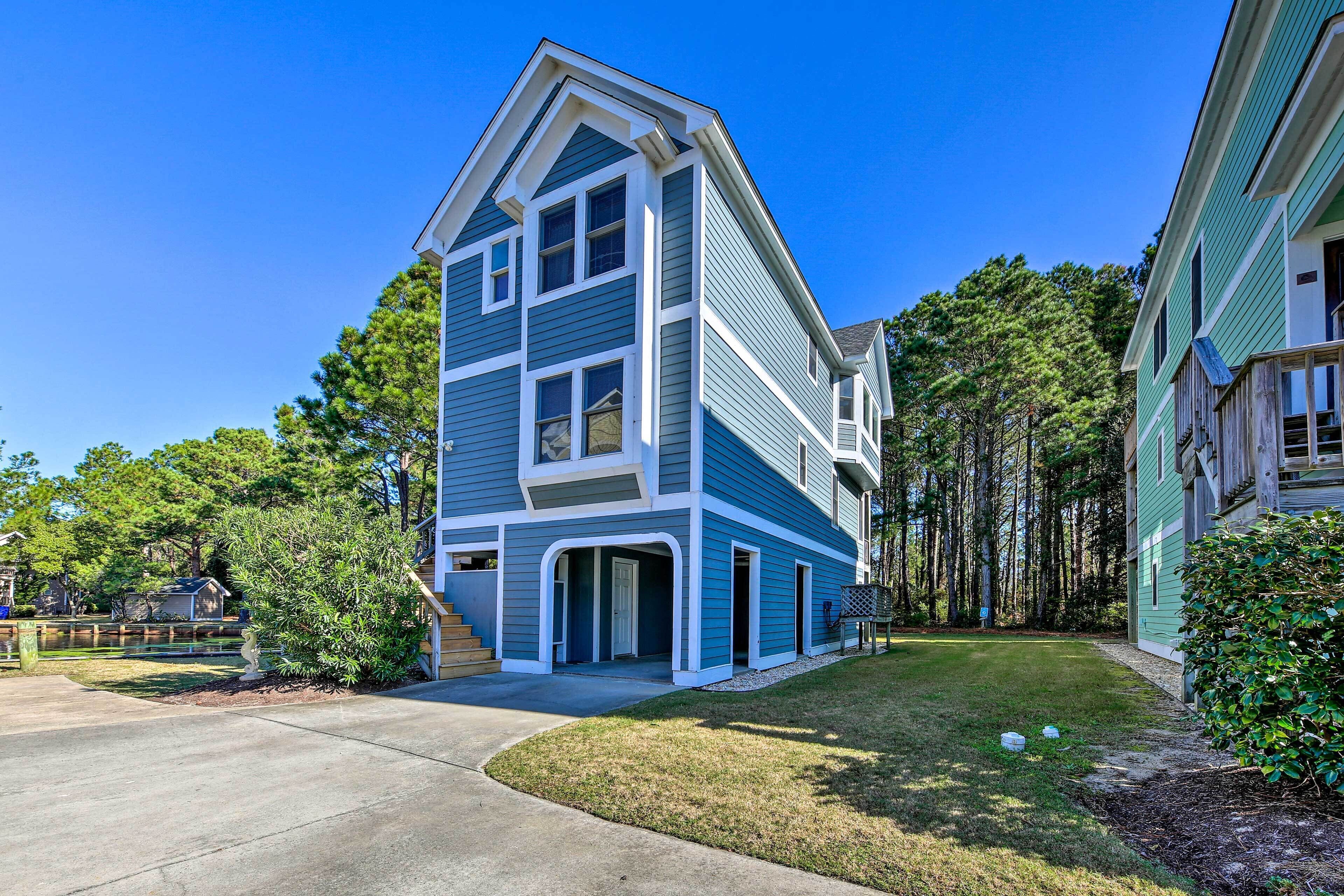 Coastal Home w/ Community Pool < 2 Miles to Beach!