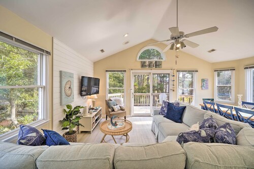 Coastal Home w/ Community Pool < 2 Miles to Beach!