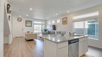 Apartment (2 Bedrooms) | Bahagian dalam