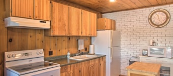 Charming Lakefront Cabin w/ Deck & Fire Pit!
