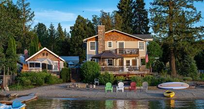 Charming Lakefront Cabin w/ Deck & Fire Pit!
