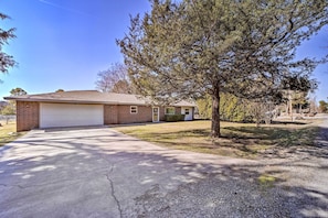 House (3 Bedrooms) | Interior - Cozy Stigler Escape, Walk to Lake Eufaula! (Stigler)