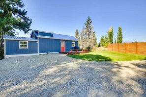 Terrace/patio - Contemporary Cabin w/ Mountain Views & Deck (Bonners Ferry)