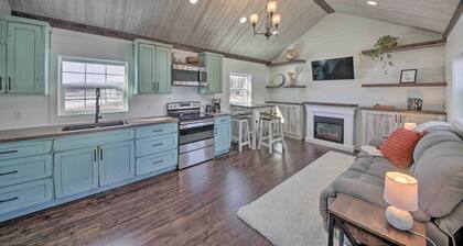 Contemporary Cabin w/ Mountain Views & Deck