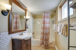 House (2 Bedrooms) | Interior - Cozy Historic Home w/ Games, Near Bryce Canyon! (Cannonville)