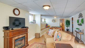House (2 Bedrooms) | Front of property