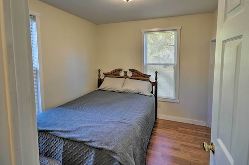 Cozy Apt by ITS 85 Trail, ½ Mi to Lake Wassookeag!