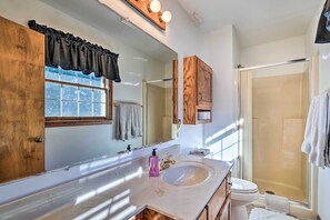 House (4 Bedrooms) | Interior - Cozy Vacation Rental Home Near Watauga Lake! (Elizabethton)