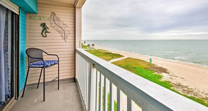 Corpus Christi Beachfront Condo w/ Pool Access!