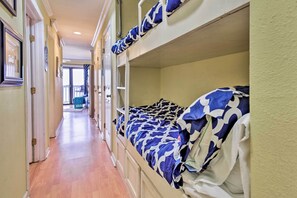 Apartment (1 Bedroom) | Interior - Corpus Christi Beachfront Condo w/ Pool Access! (Corpus Christi)