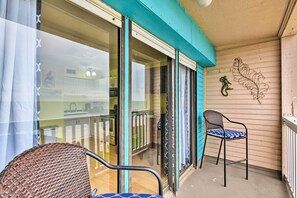 Apartment (1 Bedroom) | Interior - Corpus Christi Beachfront Condo w/ Pool Access! (Corpus Christi)