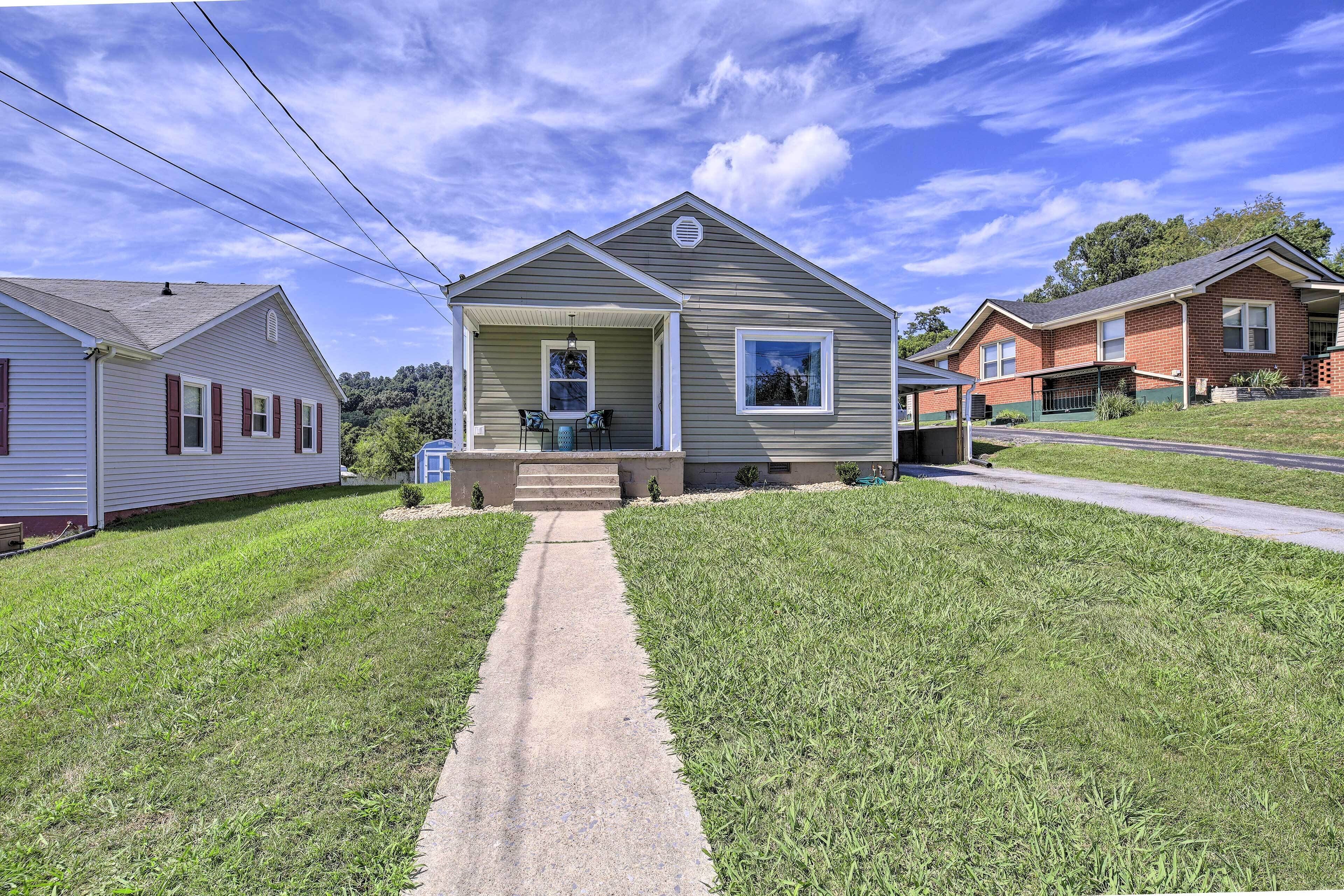Cozy Cottage Near Dtwn Dining, Walk to Casino