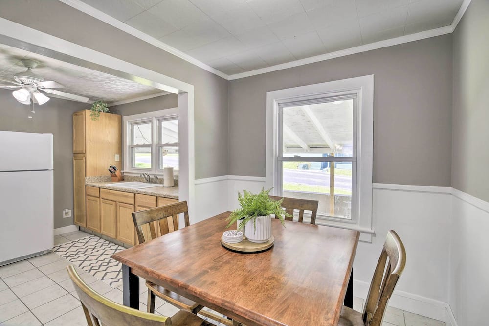 Cozy Cottage Near Dtwn Dining, Walk to Casino - Saint Paul, VA