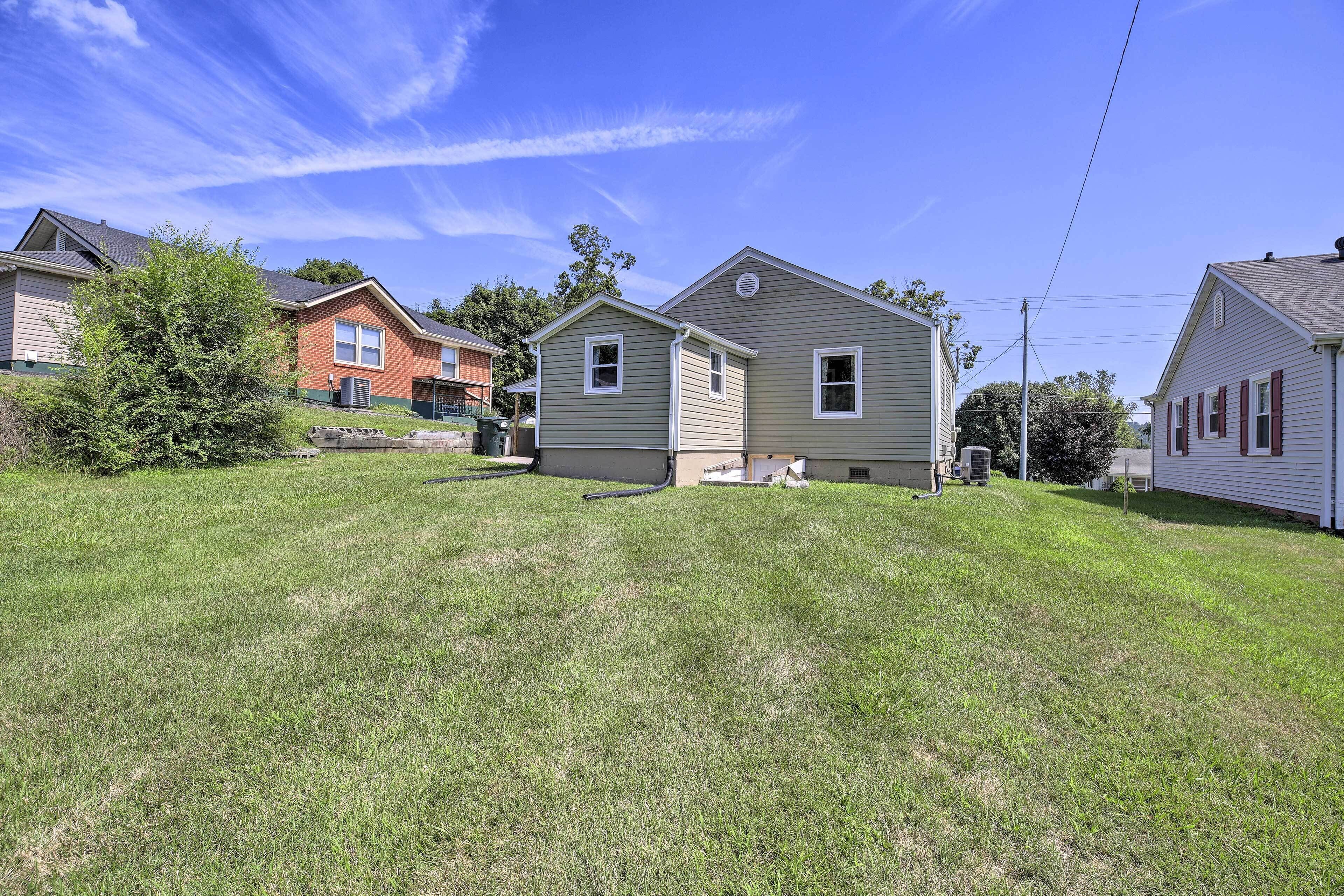 Cozy Cottage Near Dtwn Dining, Walk to Casino