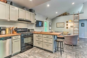 獨棟房屋 (2 Bedrooms) | 私人廚房 | 烤箱、爐台、洗碗機、兒童餐椅