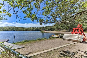 Property grounds - Cozy White Lake Home w/ Patio, Deck & Grill! (White Lake)