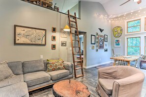 House (2 Bedrooms) | Living area