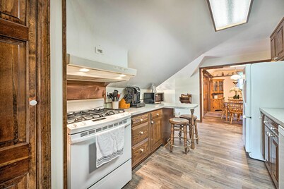 Gorgeous Bremen Home With Lake Access & Yard!