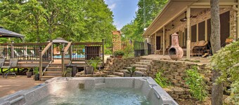 Happy Trails Hideout w/ New Bunk House & Hot Tub!