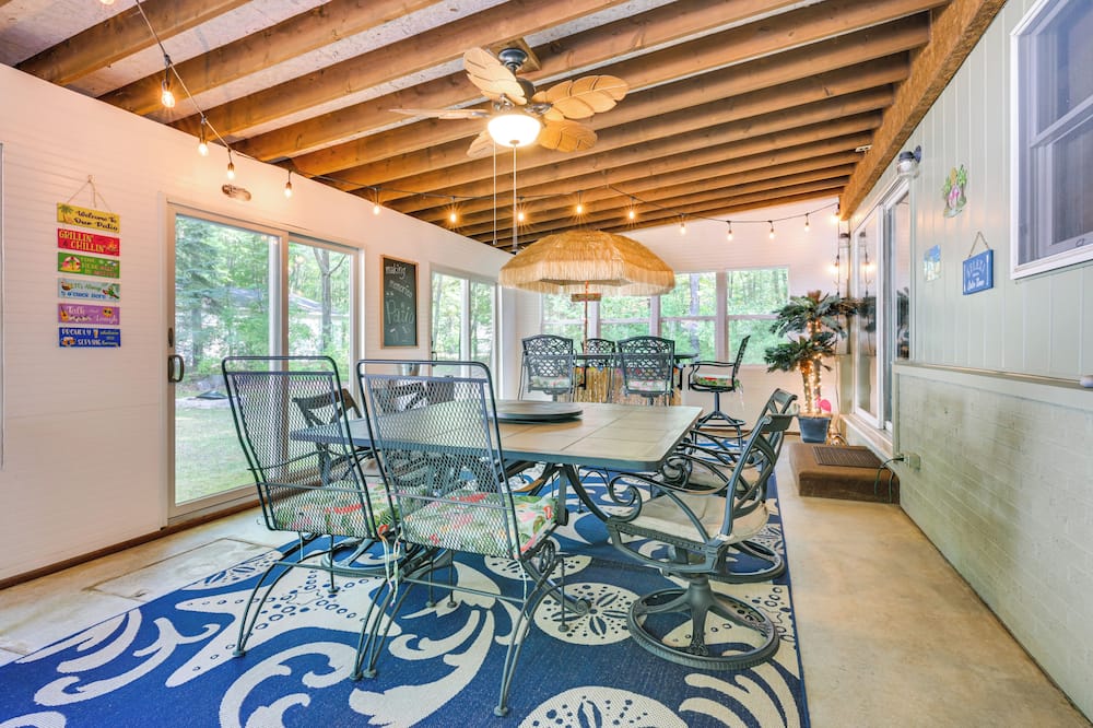 Houghton Lake Cottage Escape w/ Patio!