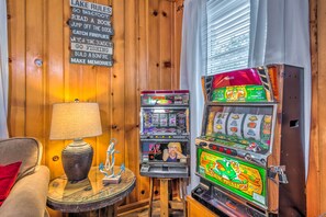 Games room - Cozy Kentucky Cabin w/ Sunroom, Yard & Views! (Cub Run)