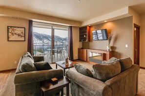 Apartment (3 Bedrooms) | Interior - Alluring Manson Lakeside Condo w/ Shared Pool! (Manson)